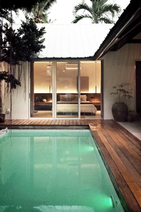 Banyan villa with pool, Starlink & solar power