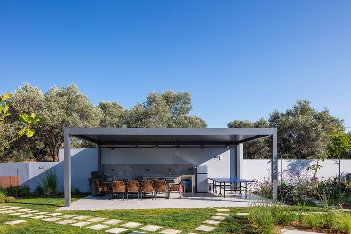 Style and Convenience near Rethymno beach and town gallery image 3