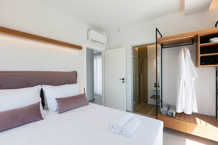 Všetky spálne majú individuálne ovládanú klimatizáciu, takže si môžete nastaviť požadovanú teplotu.