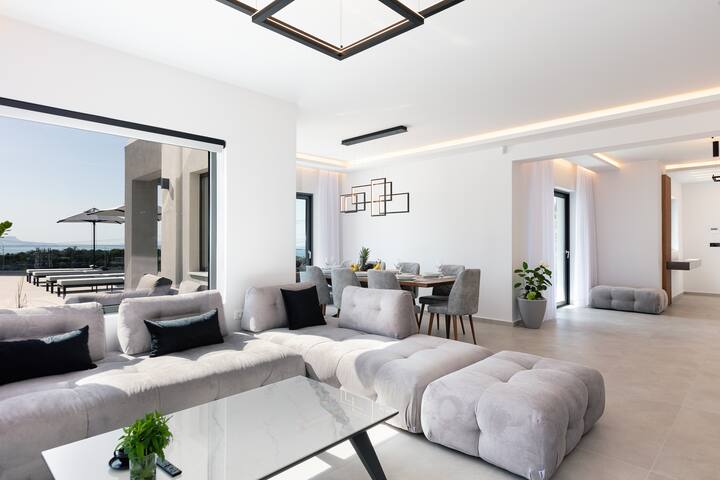 Style and Convenience near Rethymno beach and town gallery image 4