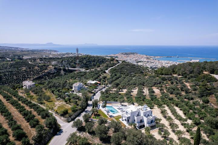 Style and Convenience near Rethymno beach and town gallery image 5