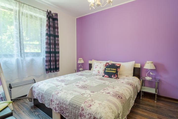 Лилава спалня