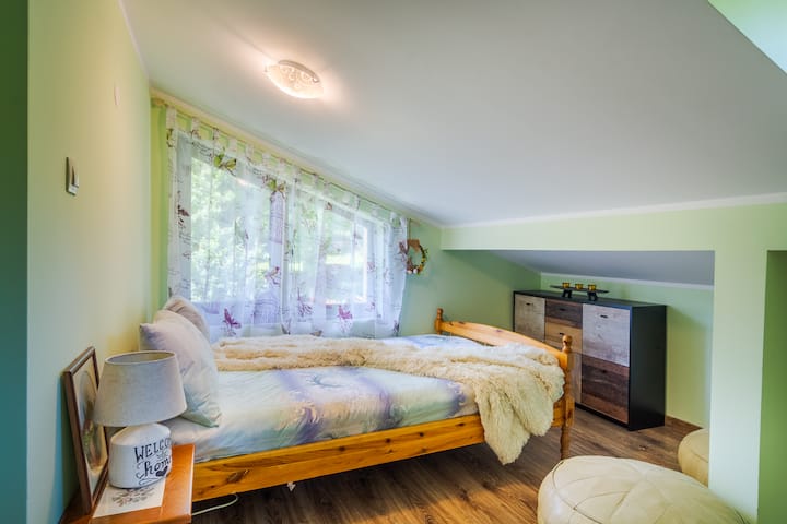 Зелена спалня