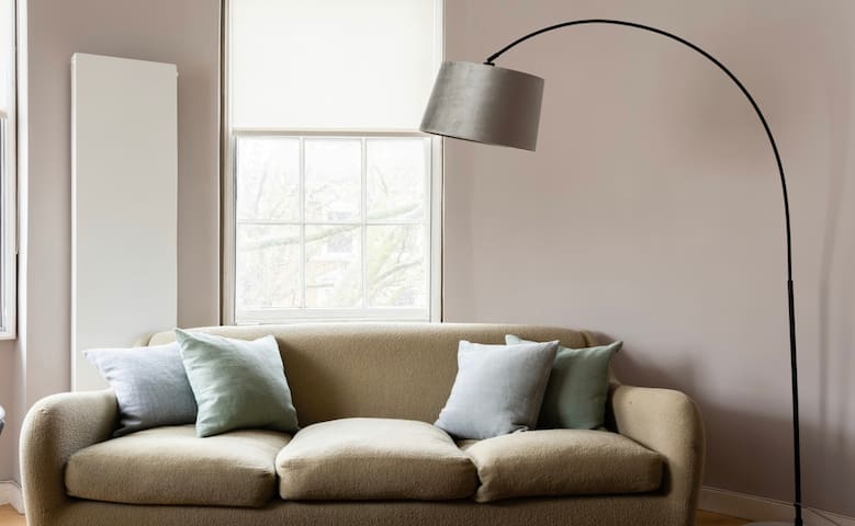 Cool Holland Park APT near Park