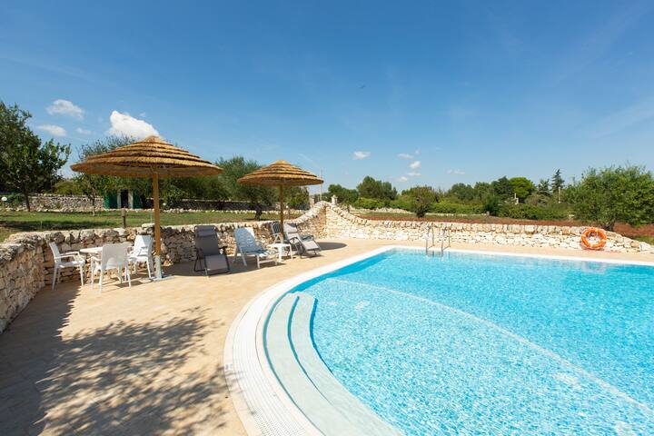 Trulli Antonio authentic villa with Pool gallery image 4