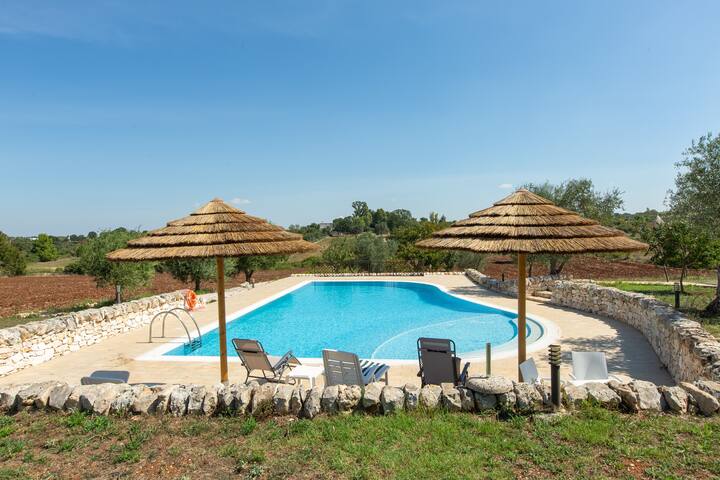 Trulli Antonio authentic villa with Pool gallery image 2