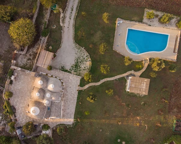 Trulli Antonio authentic villa with Pool