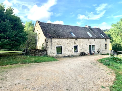 Country house with pool in Cluny