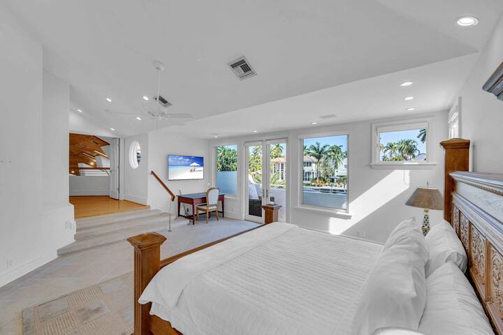 Architectural Masterpiece | Waterfront | Nurmi Key gallery image 3