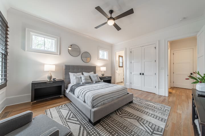 MAIN FLOOR BED ROOM WITH QUEEN BED AND PRIVATE BATHROOM