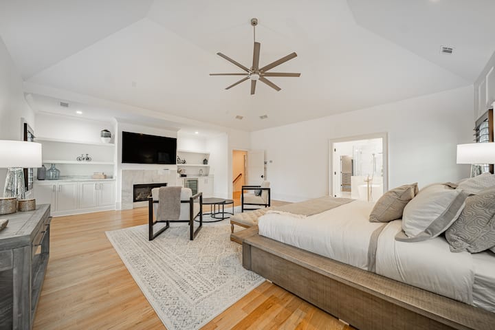 WITH REFRIGERATOR  AND COFFEE MACHINE FOR YOUR ENJOYMENT