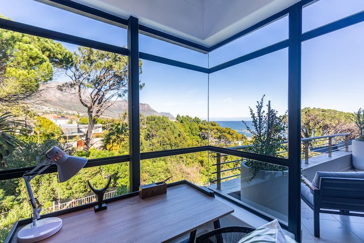 Luxury Penthouse in Camps Bay gallery image 2