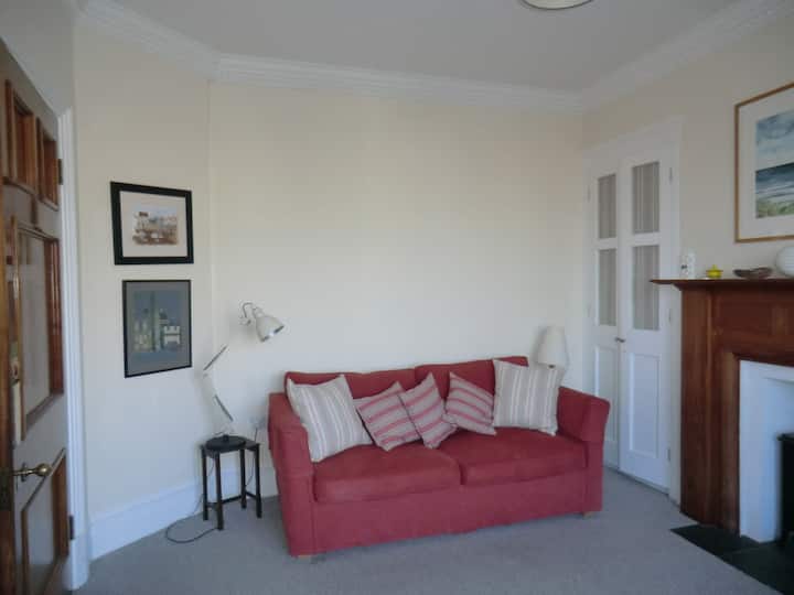 Woonkamer 2/TV kamer met slaapbed