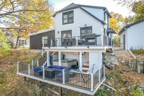 Modern Cottage Oasis Perfect for Family w/ Hot Tub
