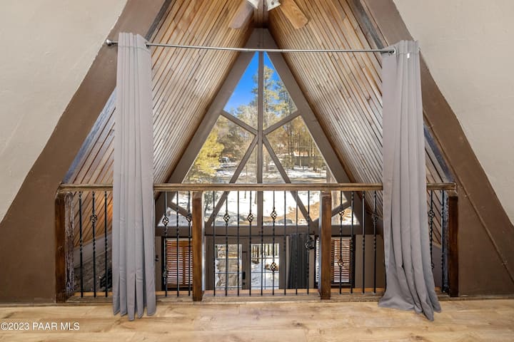 Loft with queen size bed 