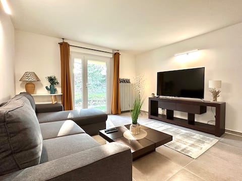 Charming garden apartment + private parking