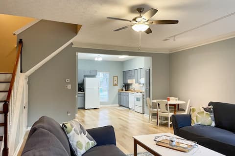 ALL YOURS Private Spacious 3bedrm Fenced yard/deck