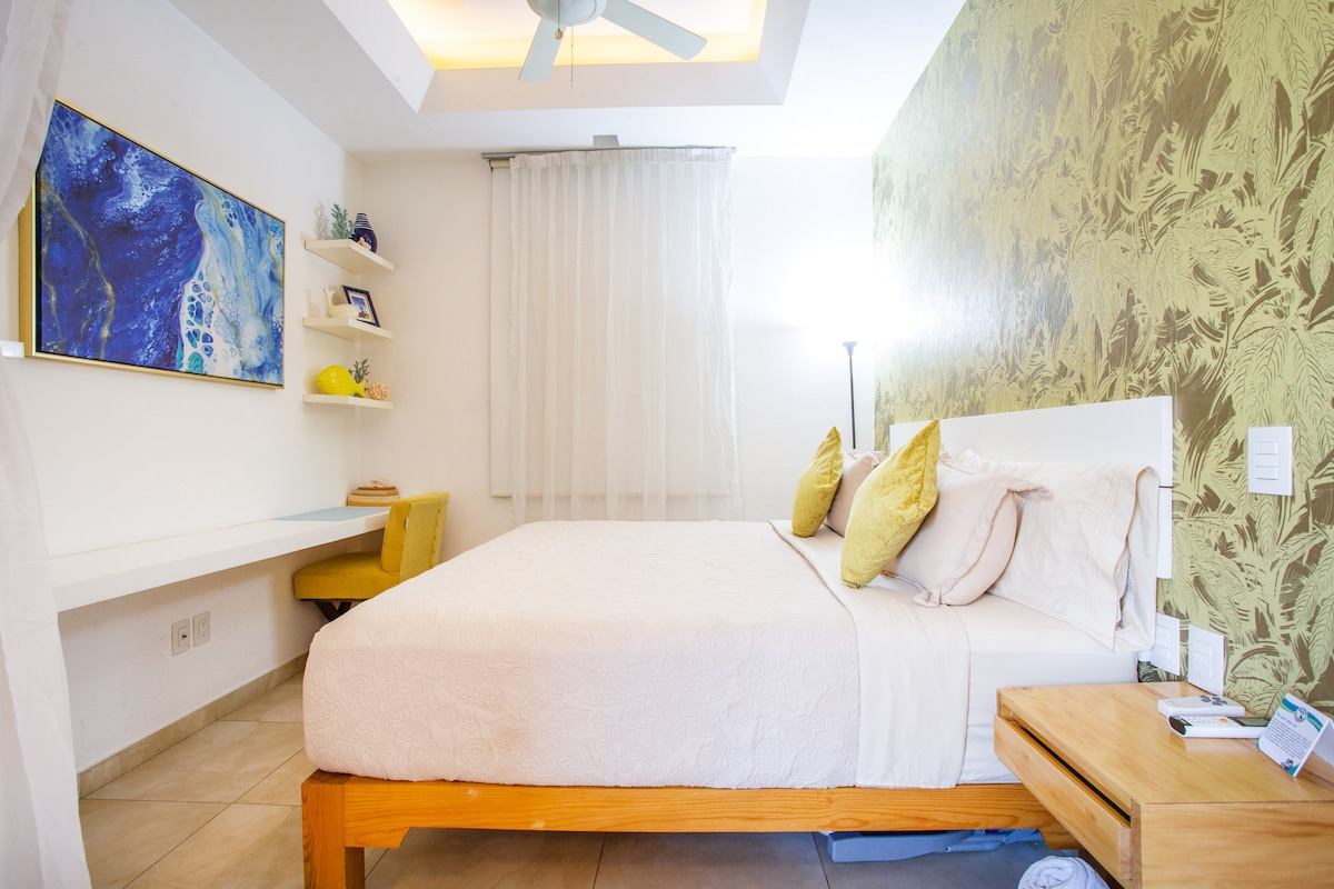 卧室配有舒适的2米宽双人床和专用工作空间