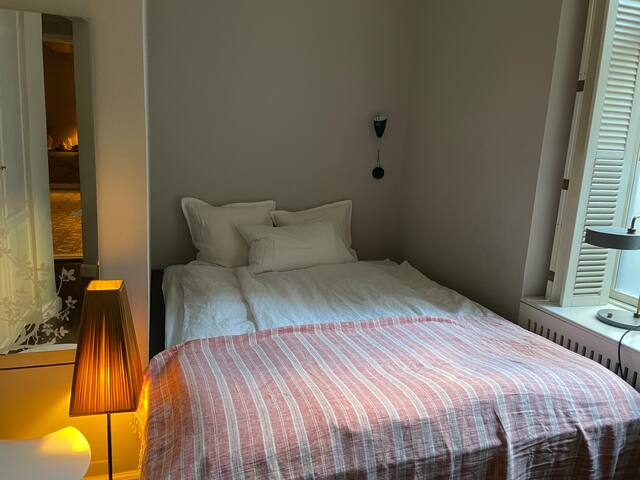 Parisian luxury apartment gallery image 4