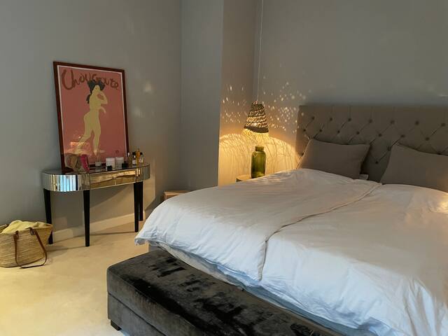 Parisian luxury apartment gallery image 5