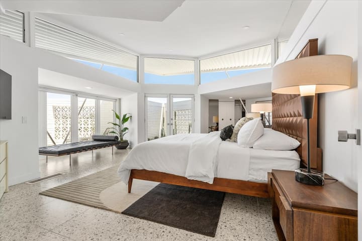 King bed - Bedroom 2 with ensuite bathroom located in the main house