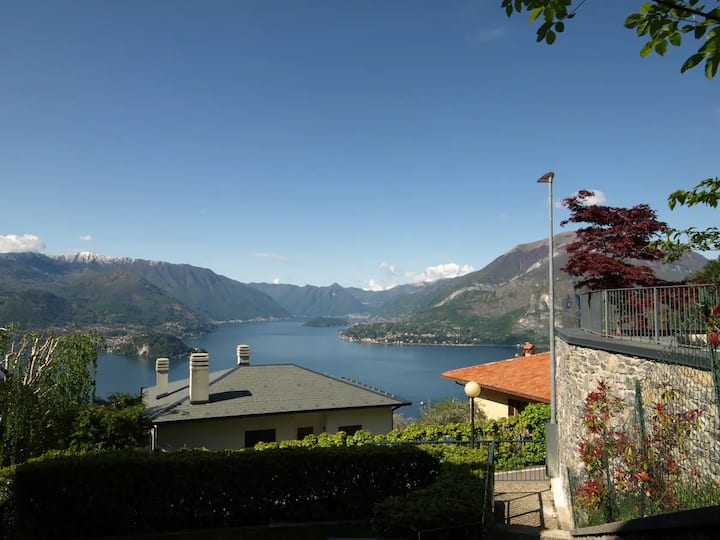 Lilla house LAKE VIEW with garden Houses for Rent in Perledo