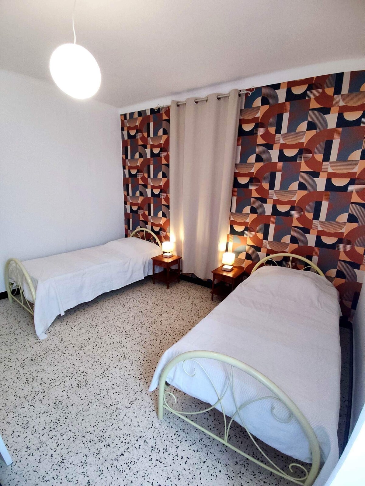 Градската соба со два кревета од 90-тите
Целосно нов душек