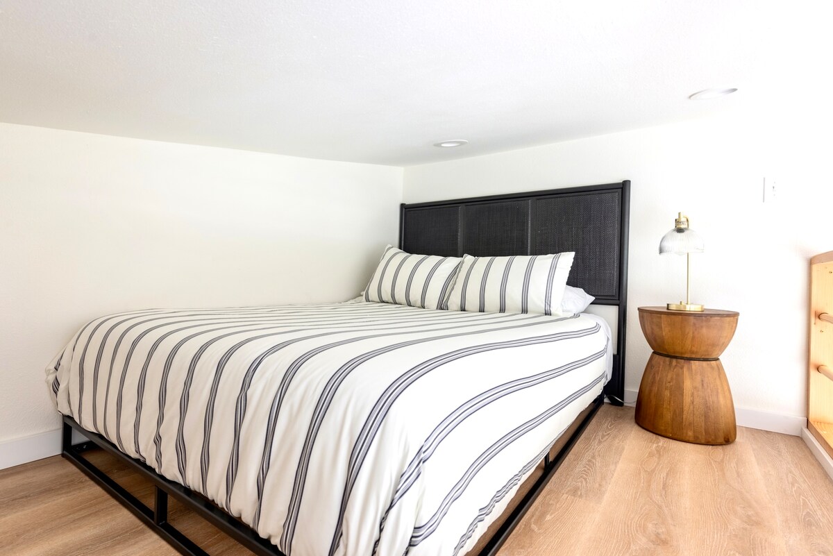 Extended Stay Perfection: Cozy & Bright Tiny Gem!