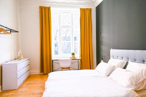 120m² Memorial Apartment in Krefeld | Stuck+Balcony
