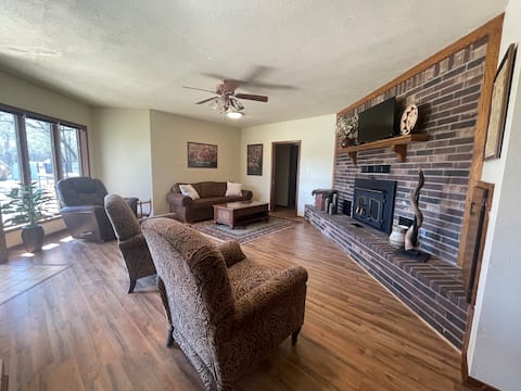 Hillside Hideaway with Hot Tub