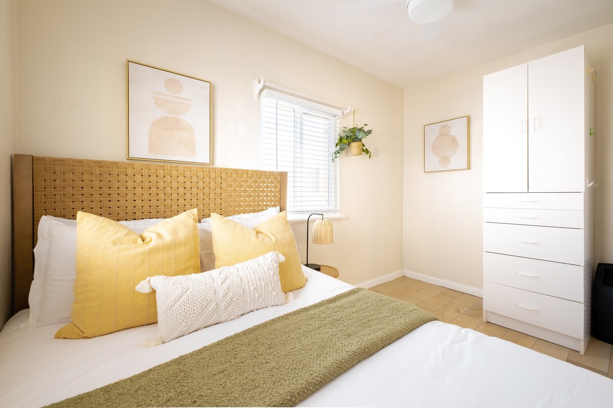 Გაიღვიძეთ და იგრძენით თავი კომფორტულად ორადგილიან საწოლში, საძინებელში 