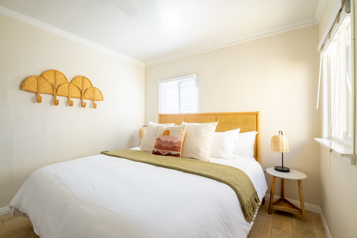 Თითოეული საწოლი მოთავსებულია რბილ, სასტუმროს კლასის თეთრეულსა და იდეალურ ძილში