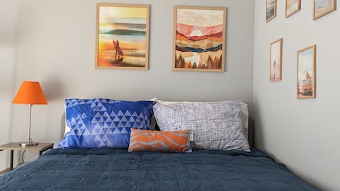 The Hideaway: Sunny 2BR Apartment in the Redwoods