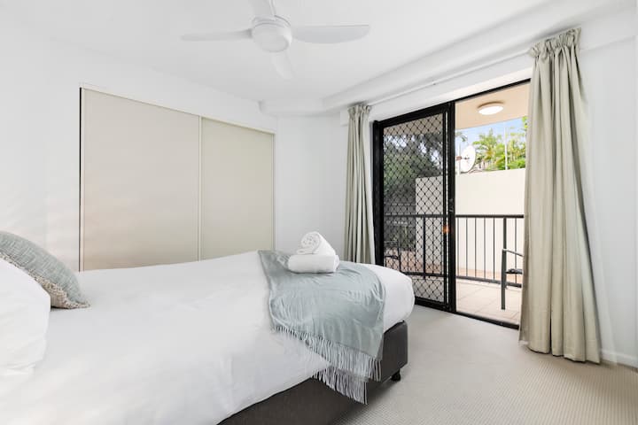 Main bedroom with queen size bed