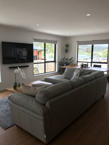 Tranquil Retreat 10 min Hob-Wifi SMART TV SEC Yard gallery image 2