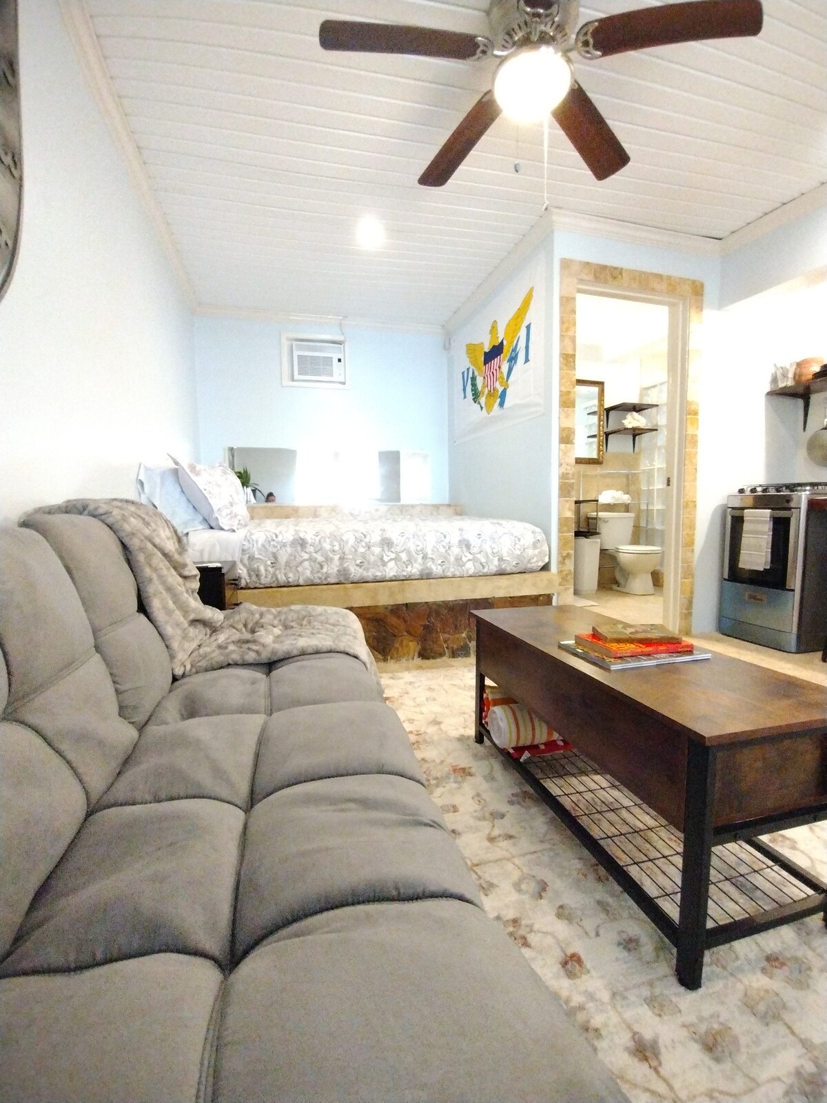 Successful Airbnb property: 24HR Power, No Clean Fee, Studio, Pool, Gym, WIFI in St. Thomas