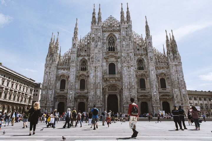 HL luxury apartment – 4 min from the duomo gallery image 3