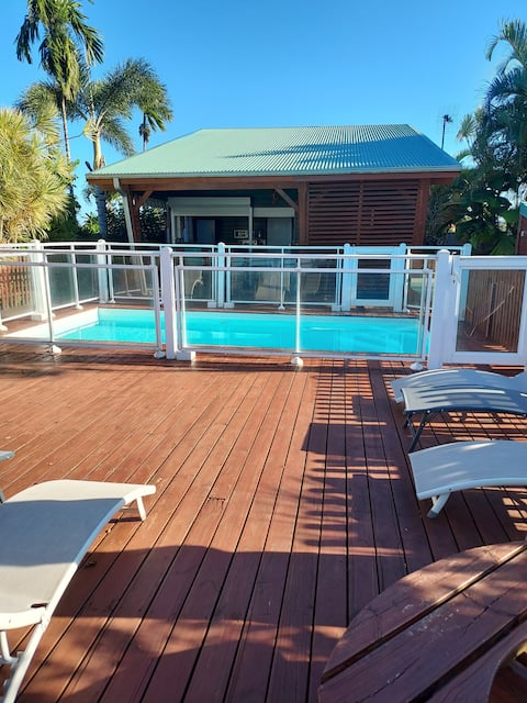 Atypical cottage with private pool. Ocean view