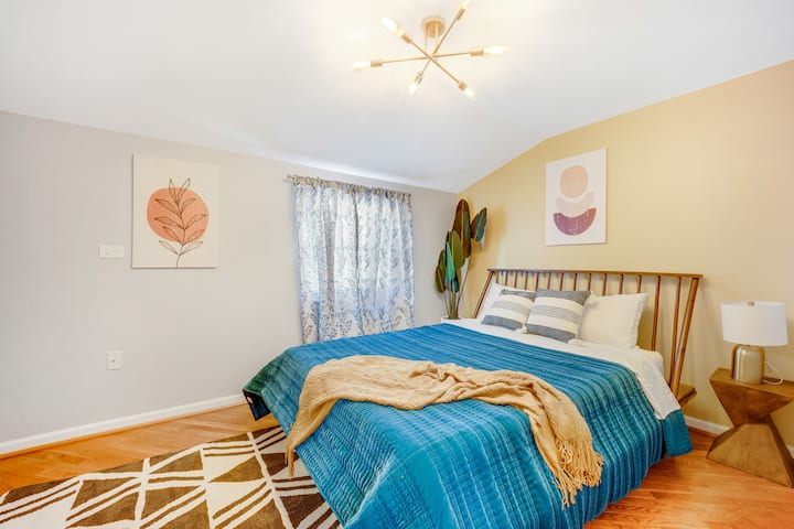 Брачен кревет (широк 150-179 см), втора спална соба на 2 кат