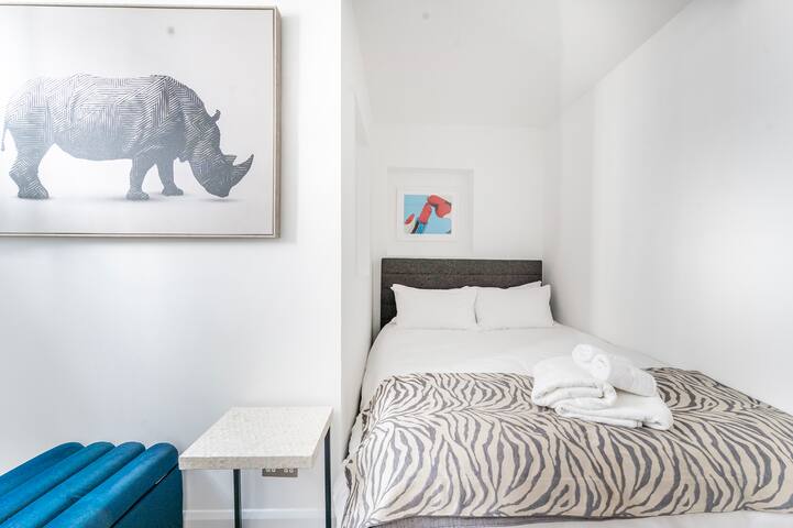 House nr Hyde Park w Free Luggage Storage nearby gallery image 5