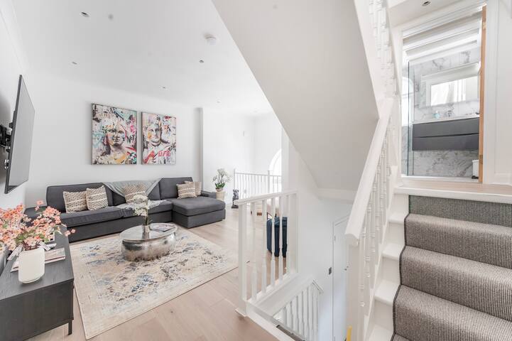 House nr Hyde Park w Free Luggage Storage nearby gallery image 2