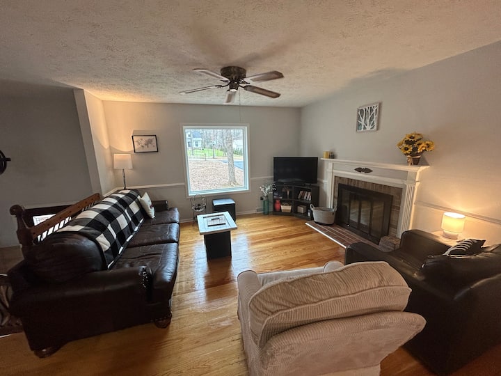 Waterfront Lakehome-private Dock-gameroom-sleeps11 - Clarksville, VA
