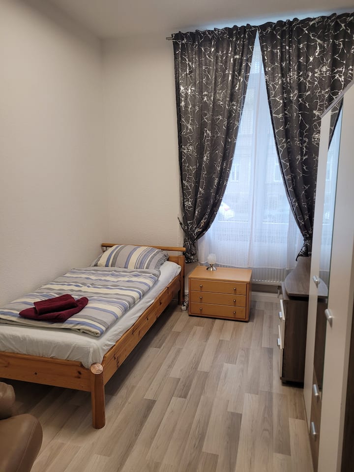 Habitación individual con lugar de trabajo
Cama 90 x 200