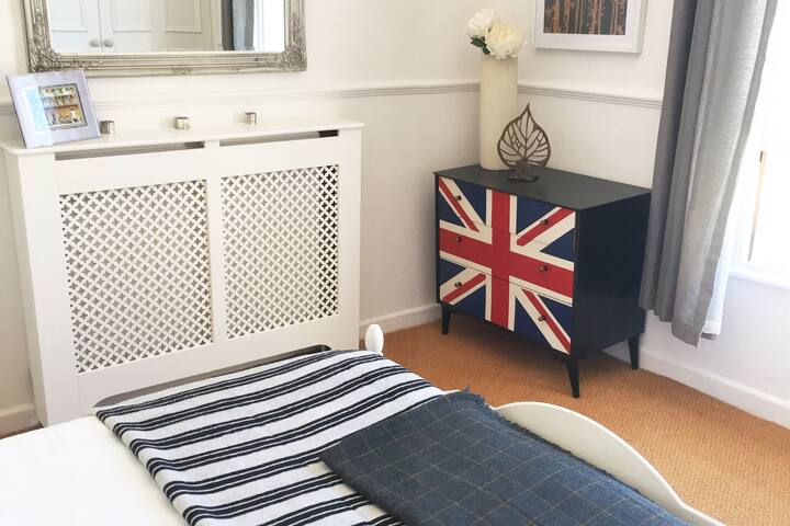 חדר שינה 2 עם מיטה זוגית אחת