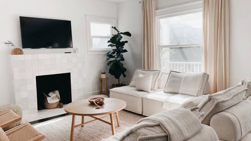 The Luca – Steps from Larchmont Village gallery image 3