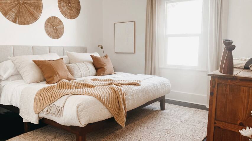 The Luca – Steps from Larchmont Village gallery image 2