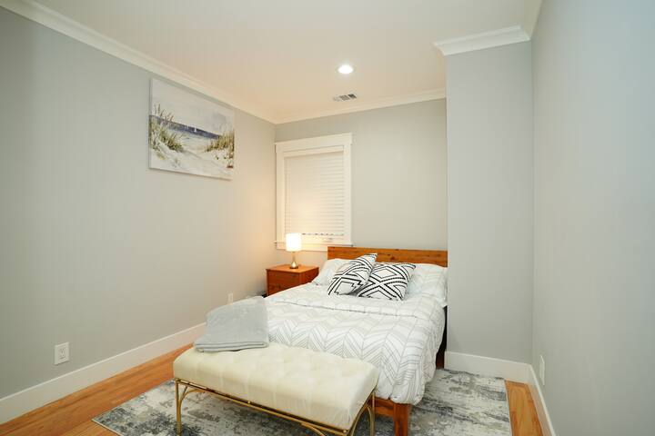 Brand New clean lovely house close to everywhere gallery image 2