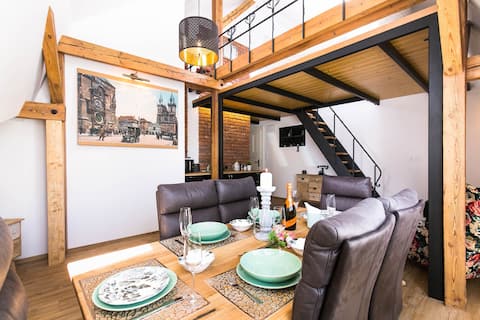 Popular Airbnb listing: The Old Town Square - Roof II Deluxe in Staré Město