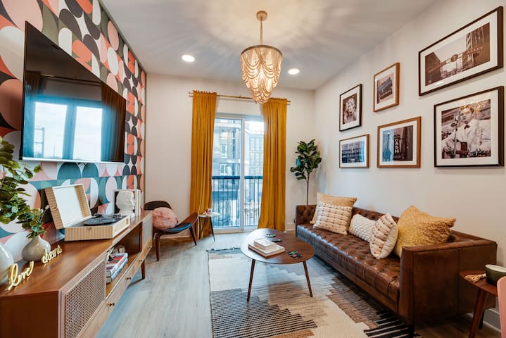 Jolene on Main | East Nash | 1 Mile to DTNash | A+