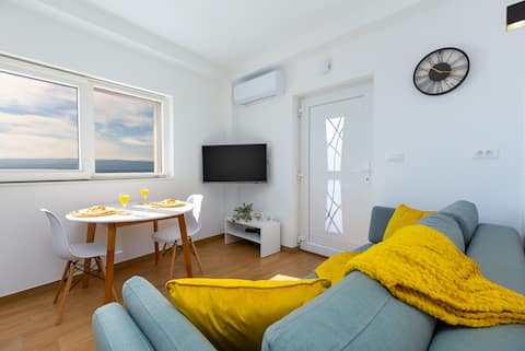 Successful Airbnb property: Apartment Seaside in Srinjine